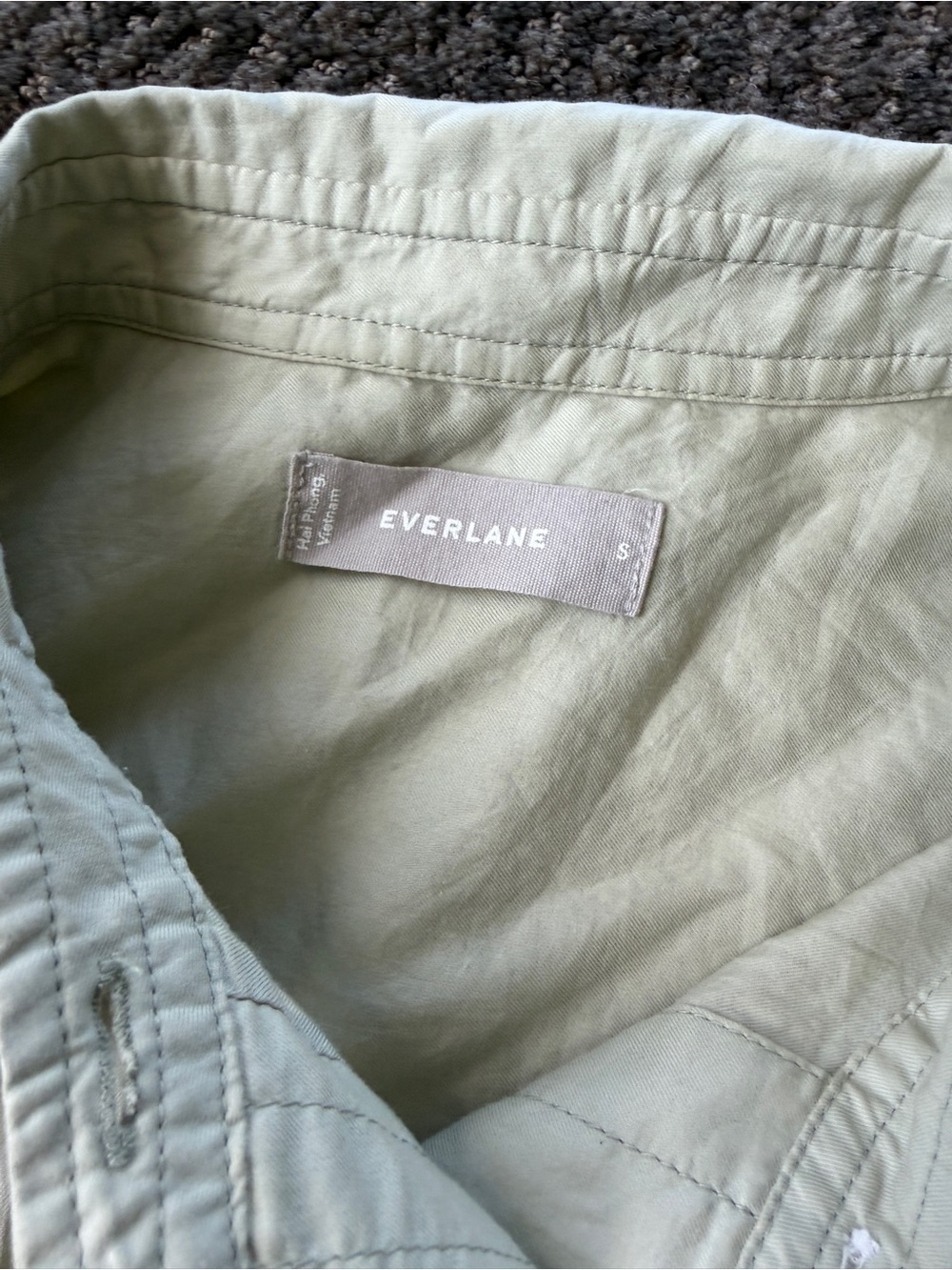 Everlane Way Short Shirt in Sage Green Silky Cotton - Picture 4 of 7